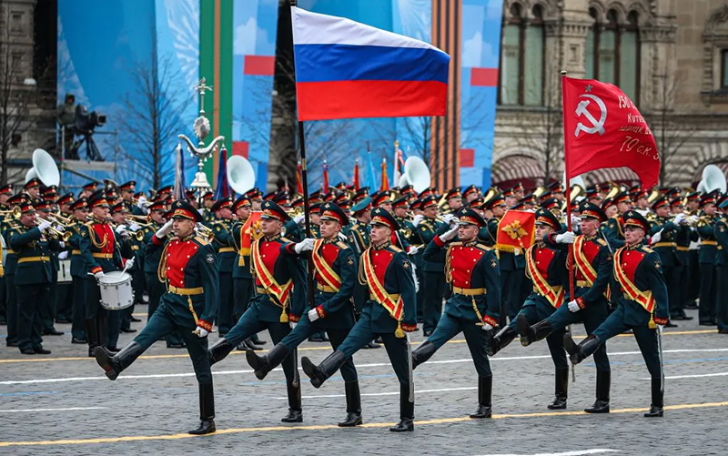 A Victory Day Tribute: Az erő és az innováció tisztelése titán anyagokkal